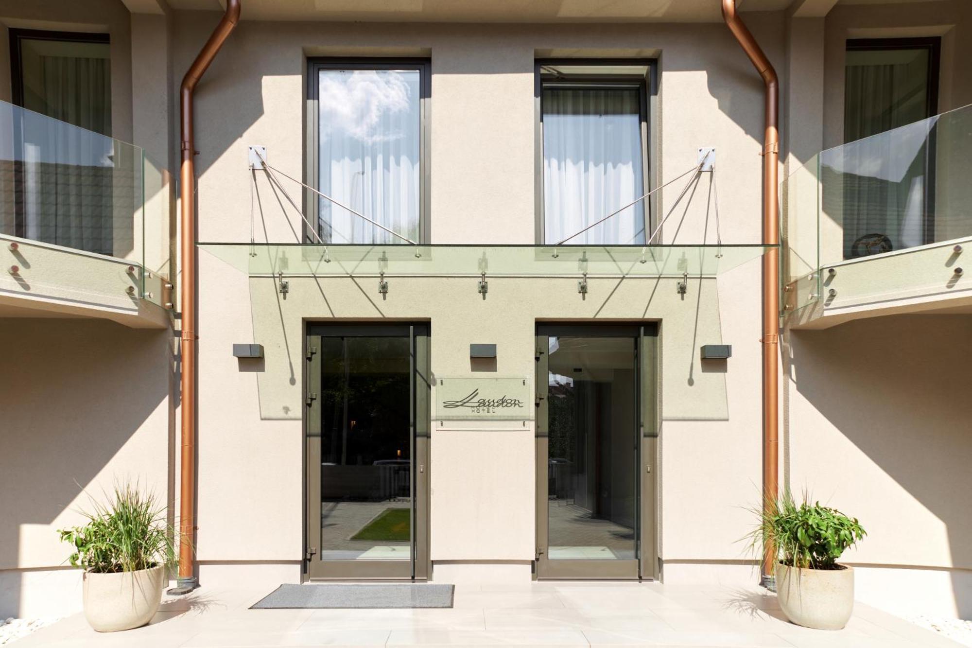 Hotel Laudon Uzhhorod Εξωτερικό φωτογραφία